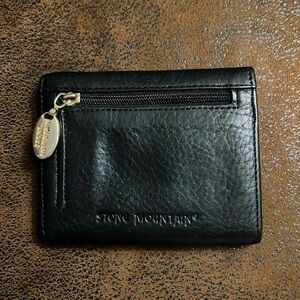 Stone Mountain vintage women’s trifold snap black leather wallet